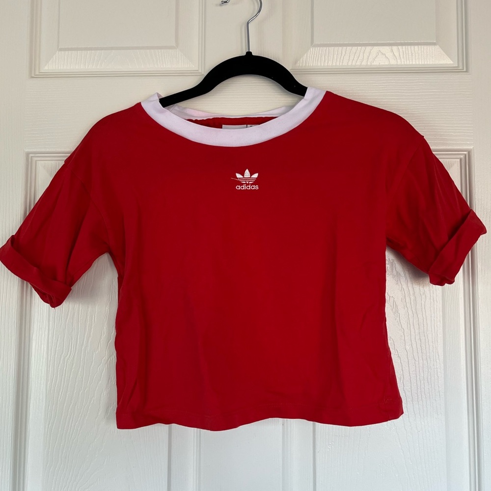 Cropped Adidas shirt